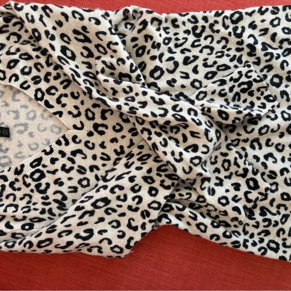 Charter Club 100% Cashmere Black and Tan Leopard V-Neck Sweater